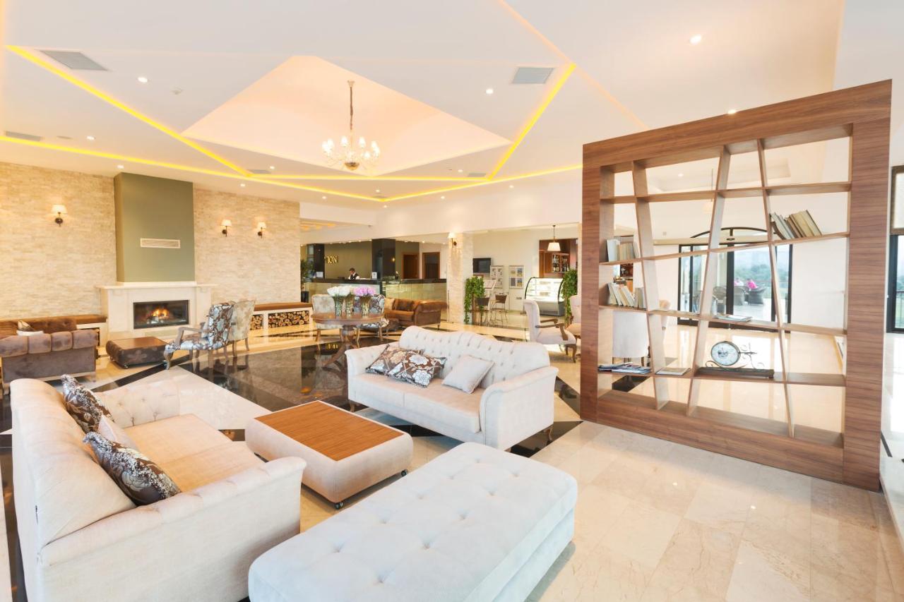 Korineum Golf & Beach Resort Agios Georgios  Bagian luar foto
