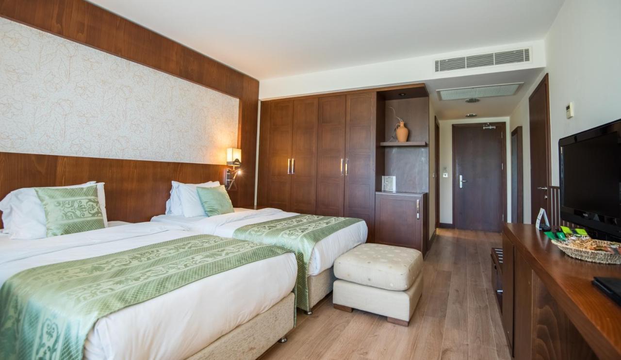 Korineum Golf & Beach Resort Agios Georgios  Bagian luar foto