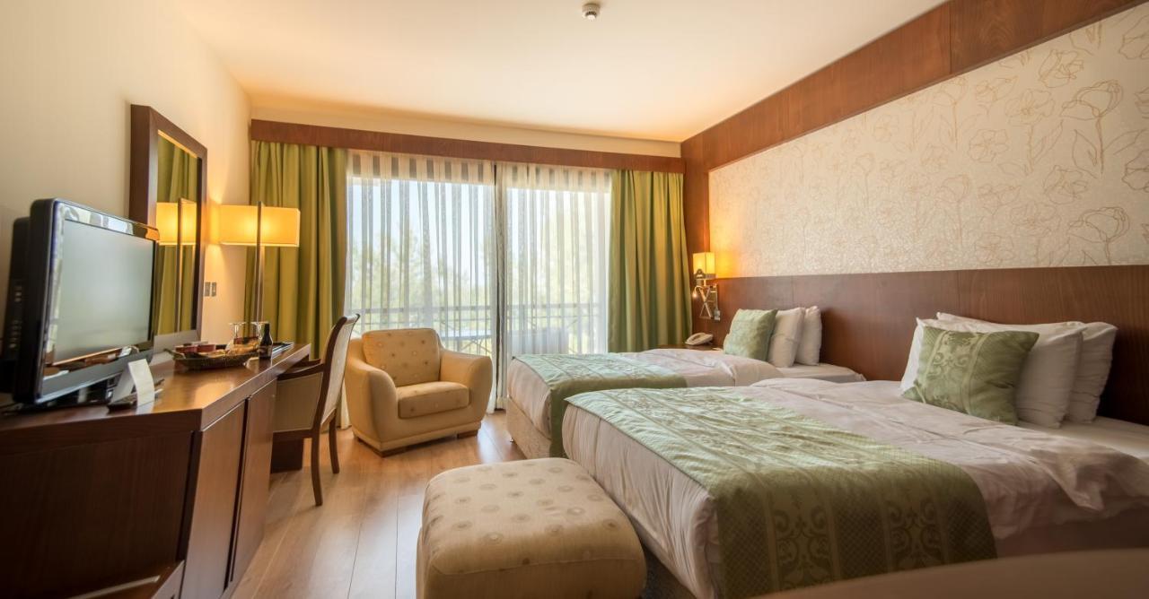 Korineum Golf & Beach Resort Agios Georgios  Bagian luar foto