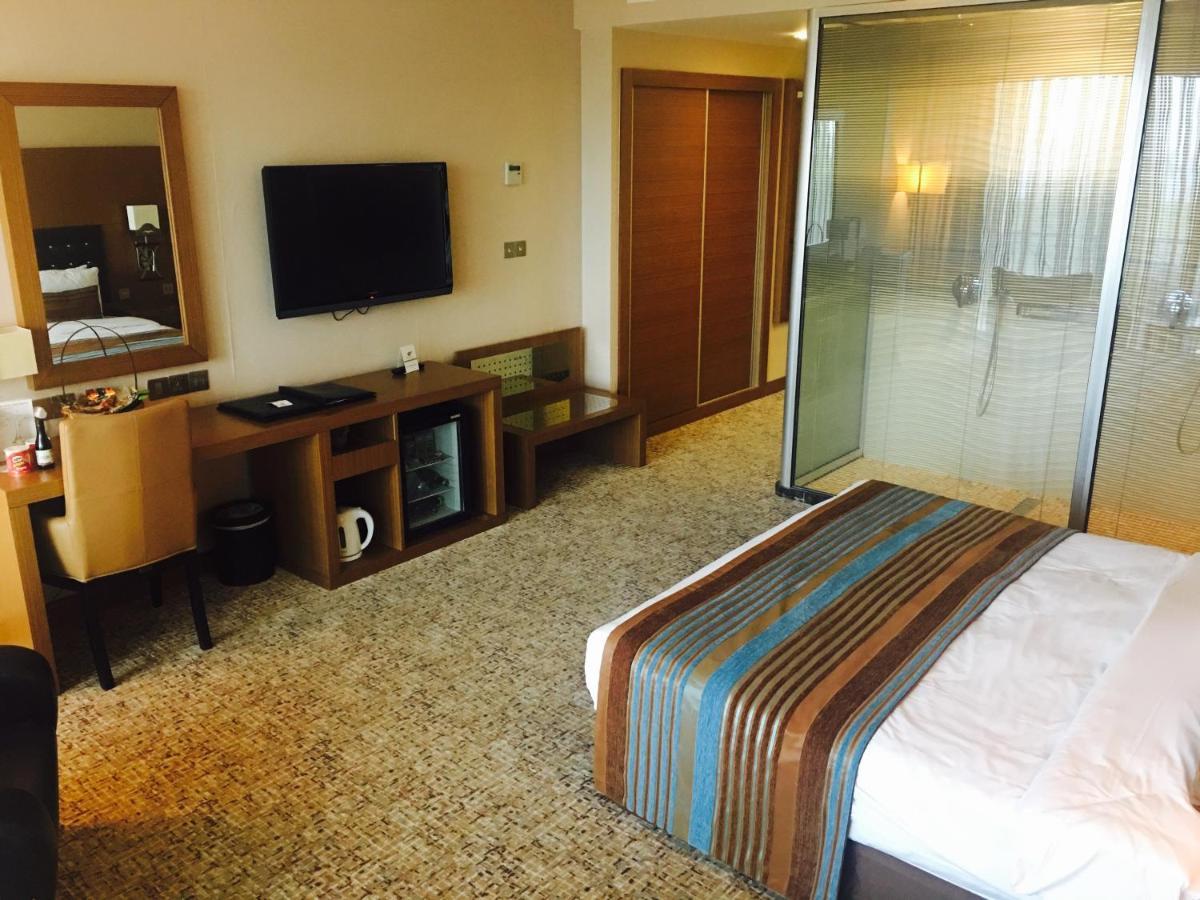 Korineum Golf & Beach Resort Agios Georgios  Bagian luar foto