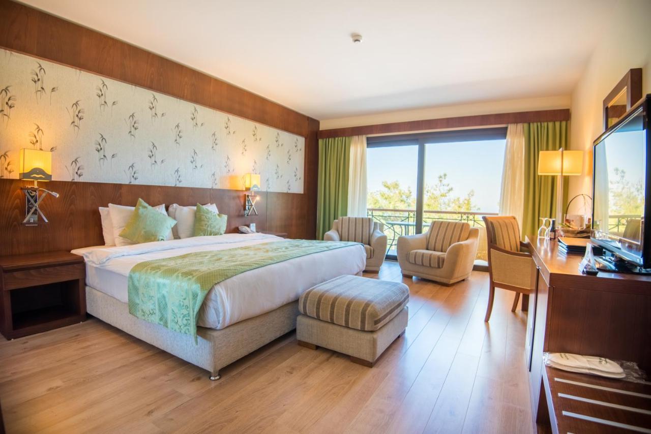 Korineum Golf & Beach Resort Agios Georgios  Bagian luar foto