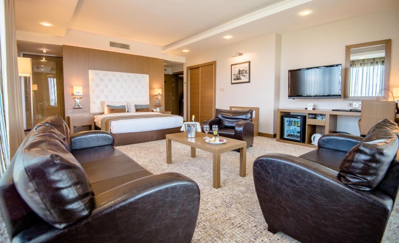 Korineum Golf & Beach Resort Agios Georgios  Bagian luar foto