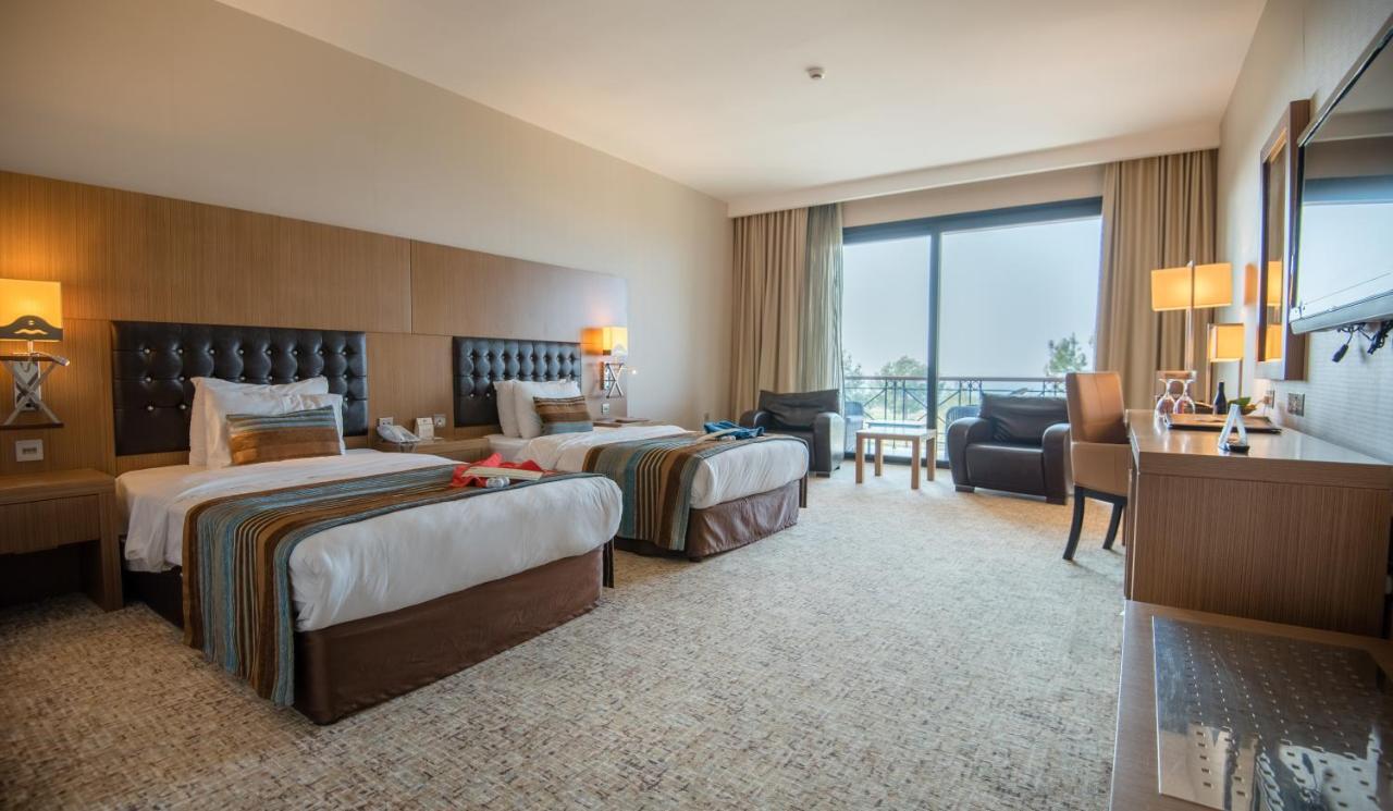 Korineum Golf & Beach Resort Agios Georgios  Bagian luar foto