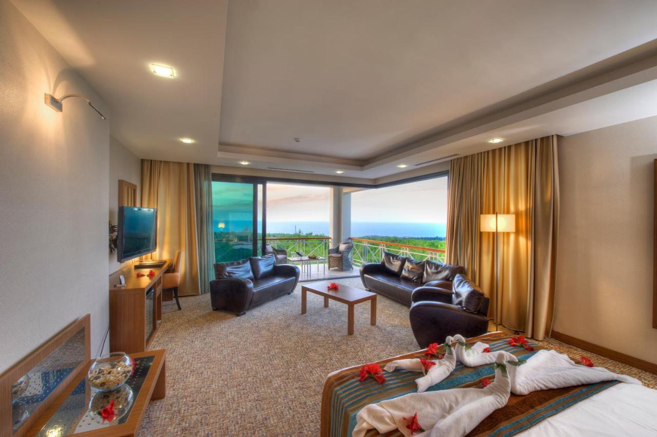 Korineum Golf & Beach Resort Agios Georgios  Bagian luar foto