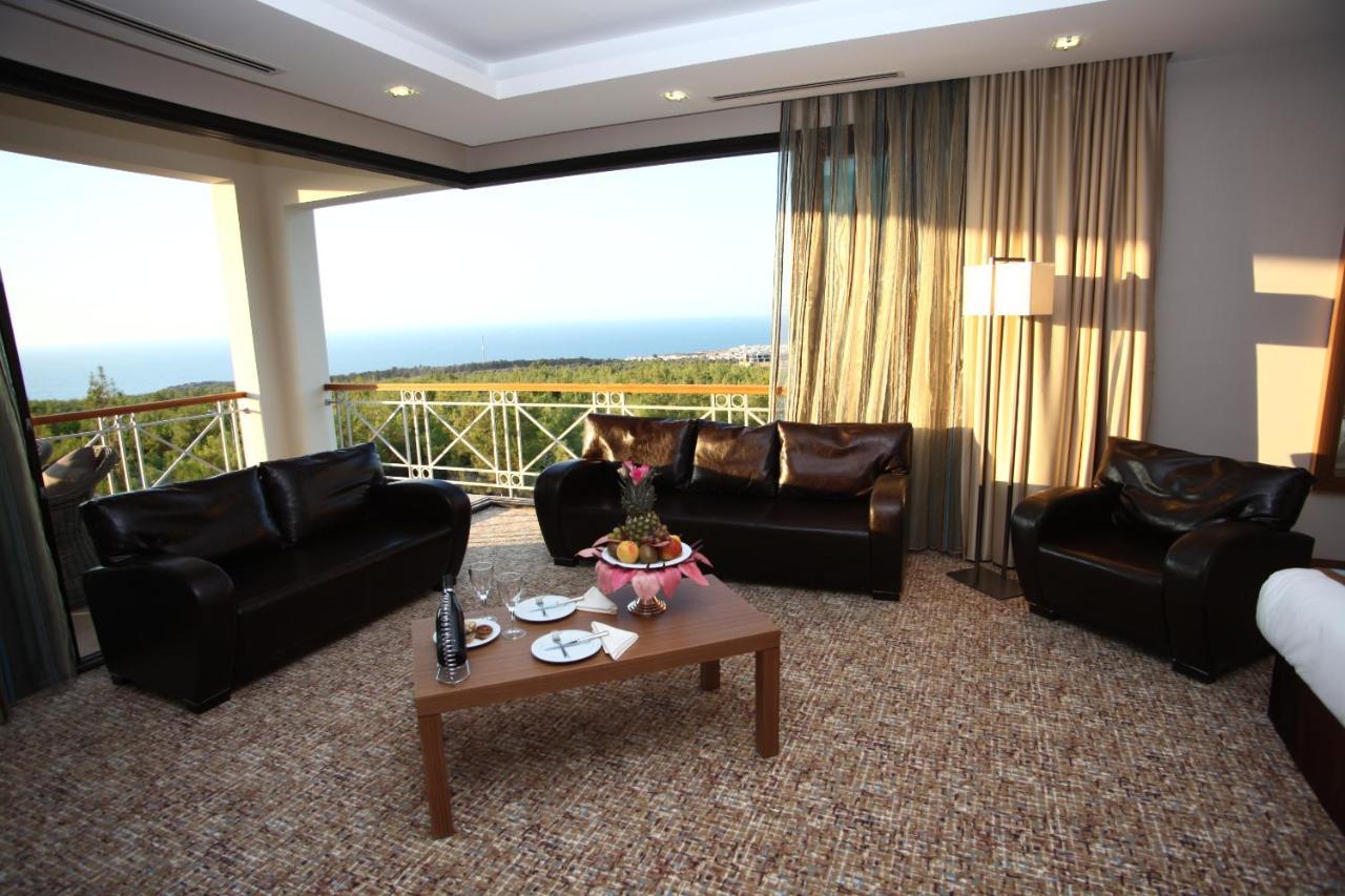 Korineum Golf & Beach Resort Agios Georgios  Bagian luar foto