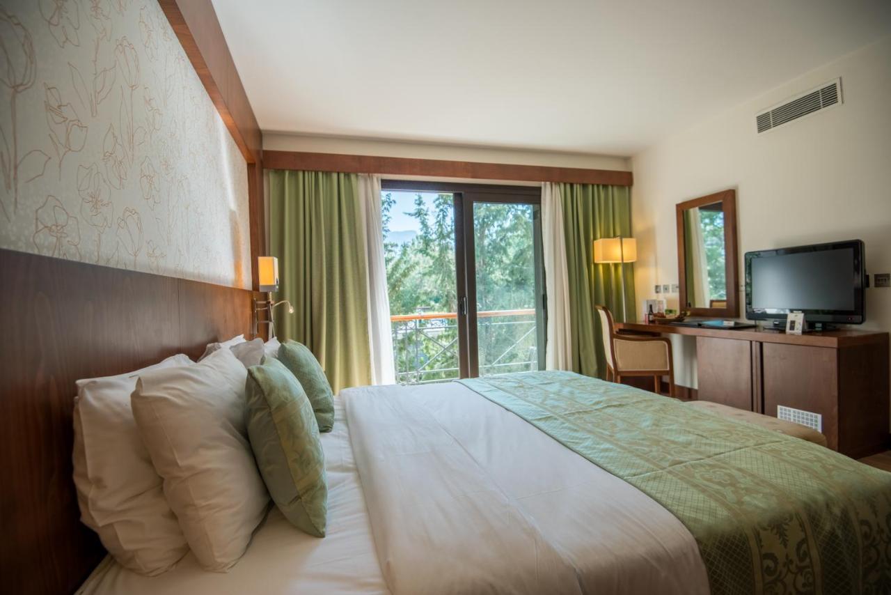 Korineum Golf & Beach Resort Agios Georgios  Bagian luar foto