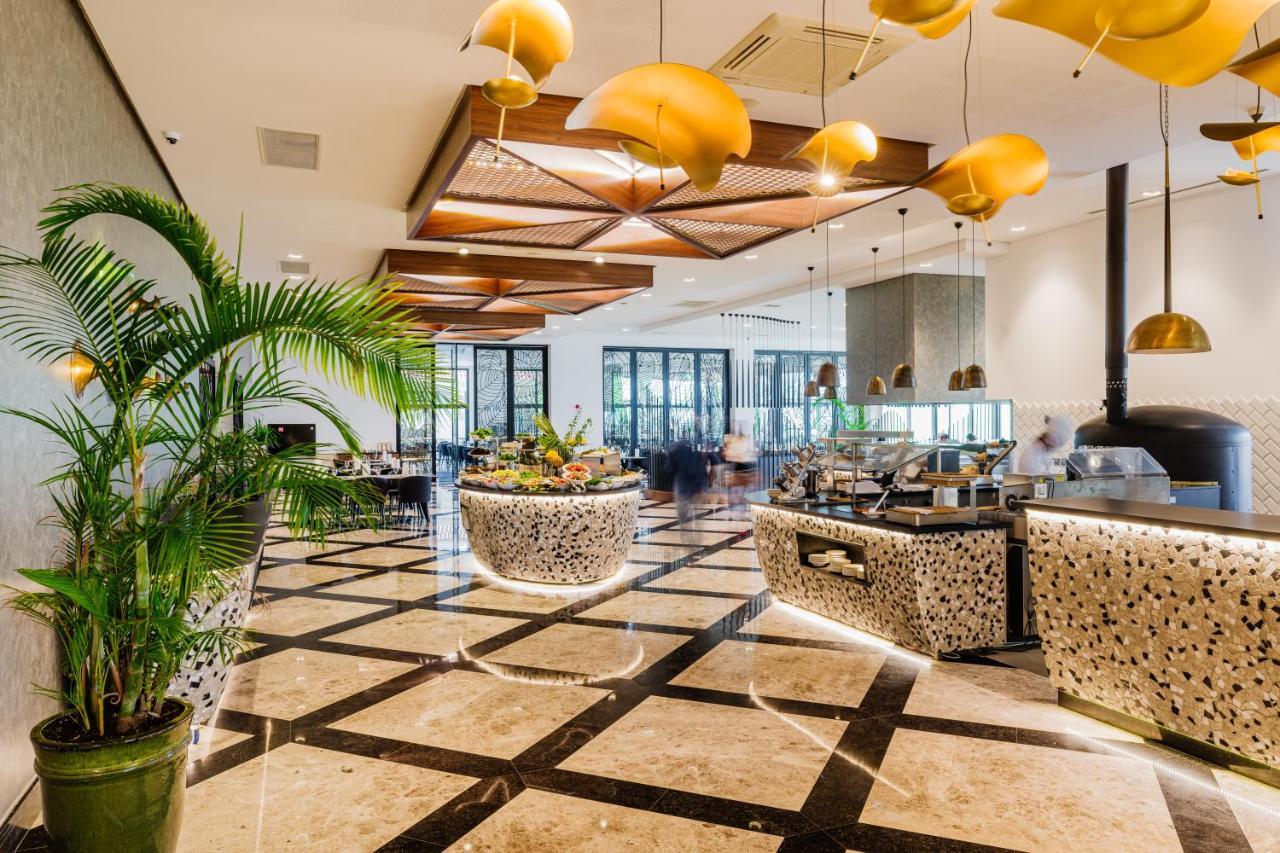 Korineum Golf & Beach Resort Agios Georgios  Bagian luar foto
