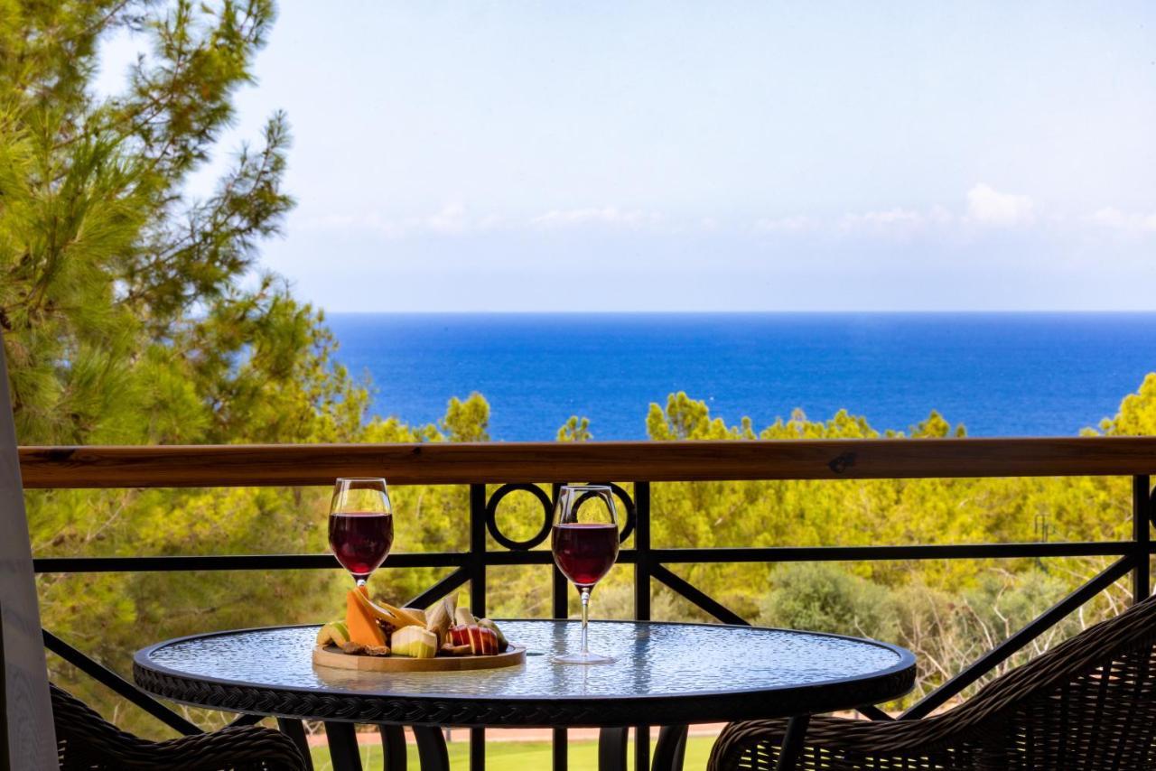 Korineum Golf & Beach Resort Agios Georgios  Bagian luar foto